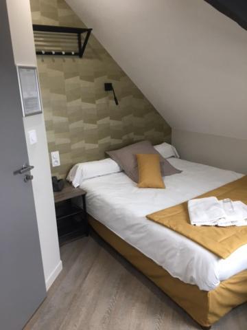 Hotel Le Relais Saint-Quentin-les-Anges Exterior foto