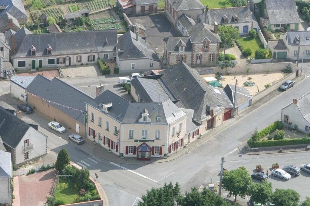 Hotel Le Relais Saint-Quentin-les-Anges Exterior foto