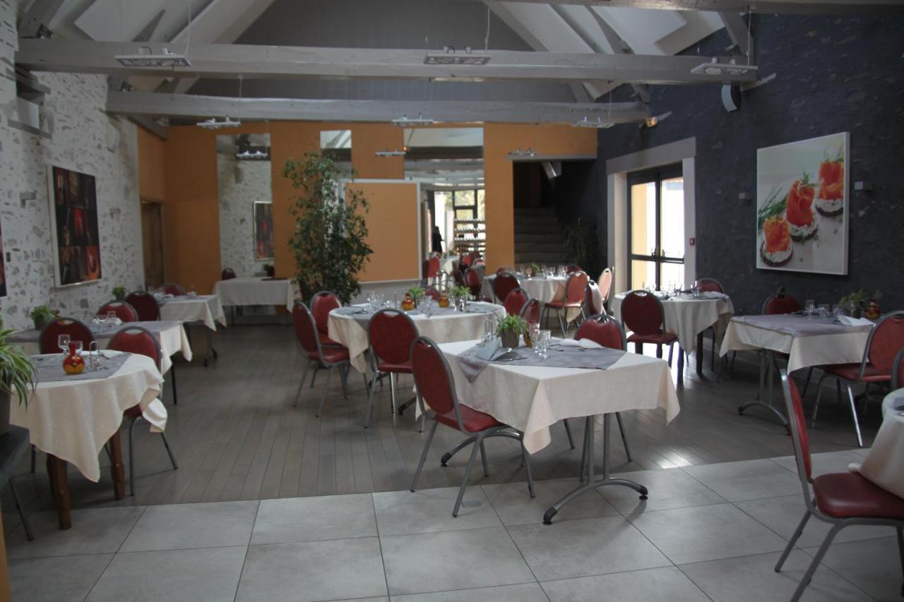 Hotel Le Relais Saint-Quentin-les-Anges Exterior foto